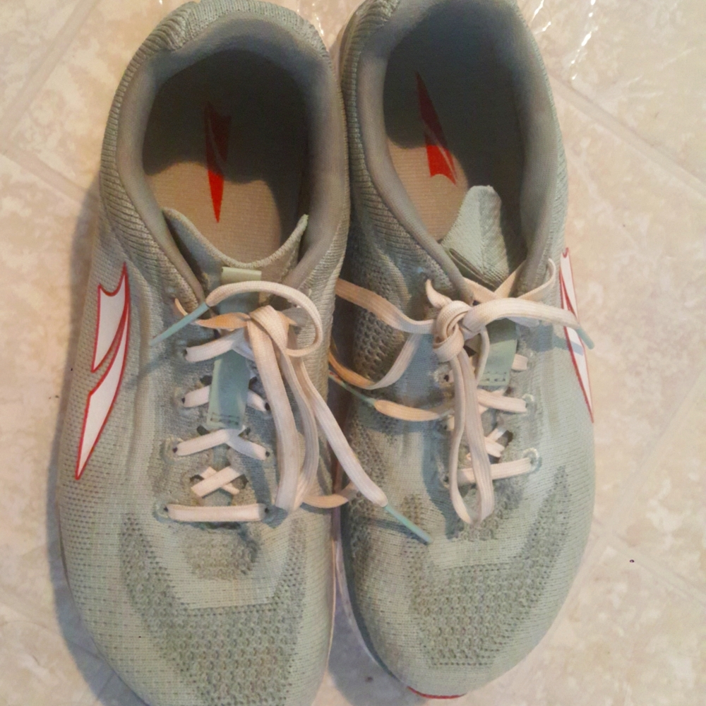 Altra Escalente 2.5